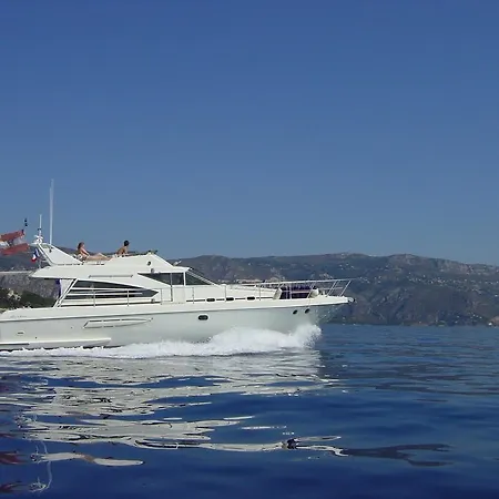 Πλωτό κατάλυμα Yacht Summertime 3 Bedrooms