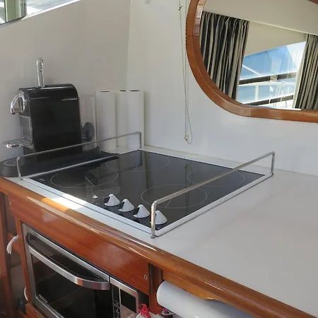 Bateau-hôtel Yacht Summertime 3 Bedrooms Menton