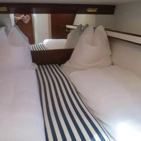 Πλωτό κατάλυμα Yacht Summertime 3 Bedrooms Μεντόν