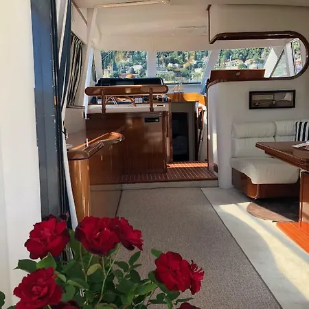 Πλωτό κατάλυμα Yacht Summertime 3 Bedrooms