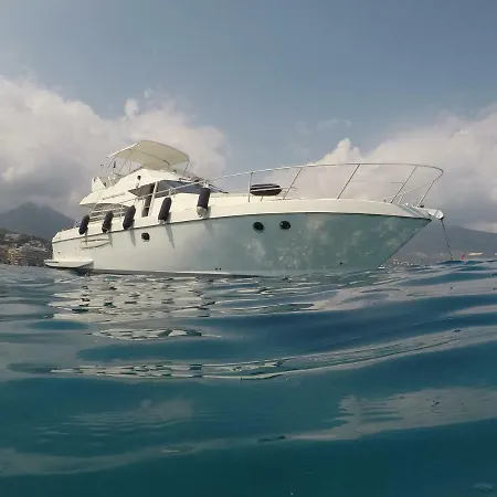 Πλωτό κατάλυμα Yacht Summertime 3 Bedrooms Μεντόν